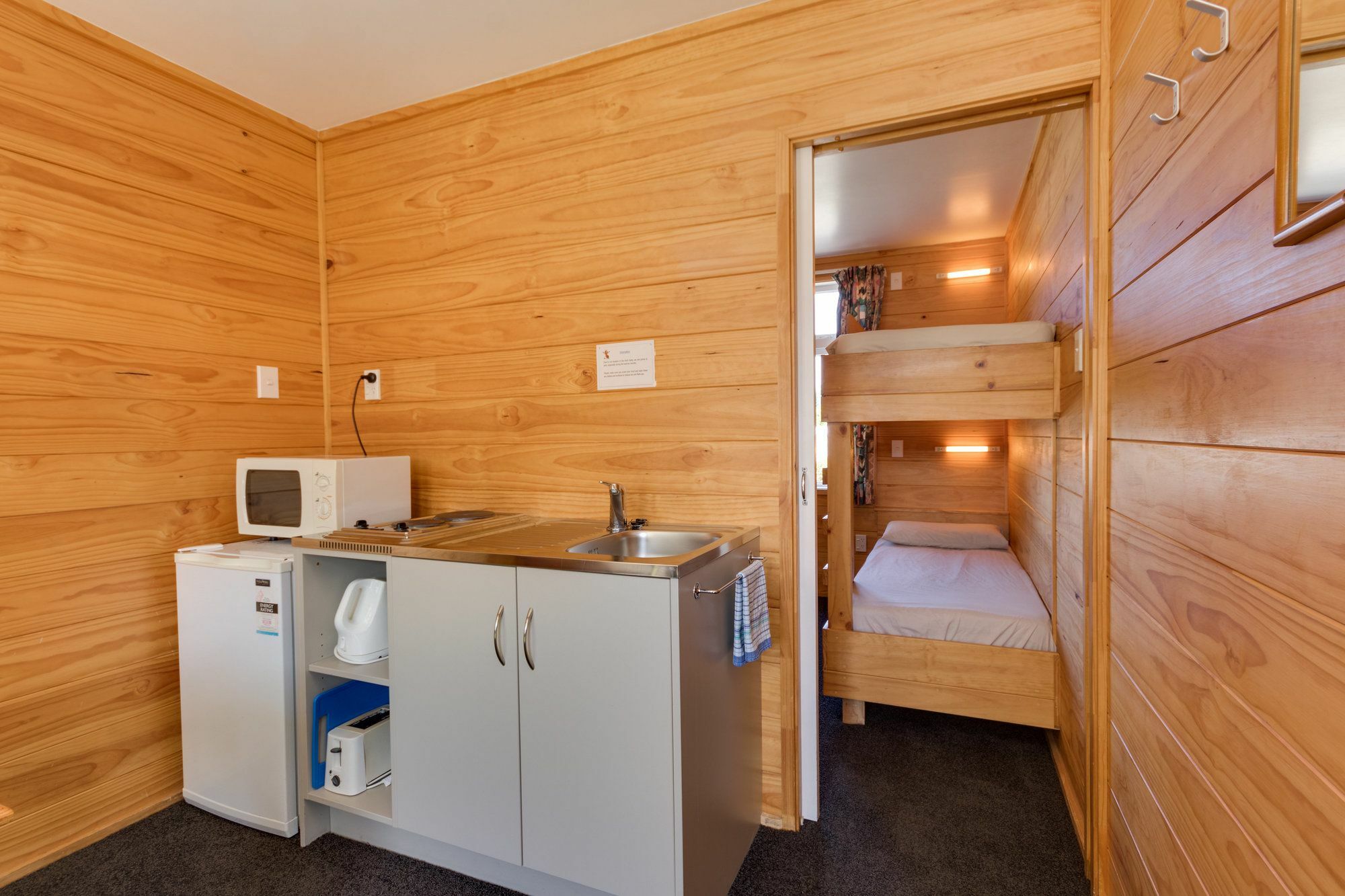 Wellington Top 10 Holiday Park Лоуър Хът Екстериор снимка