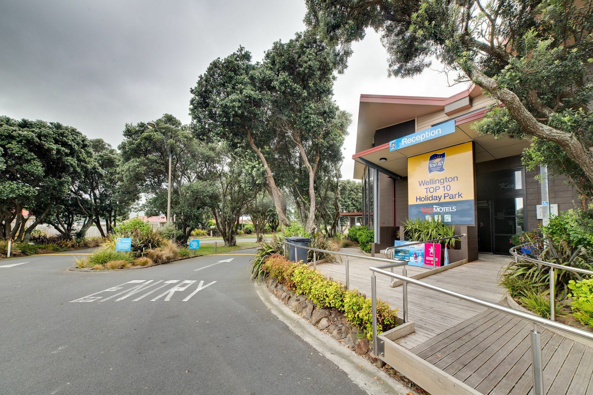 Wellington Top 10 Holiday Park Лоуър Хът Екстериор снимка