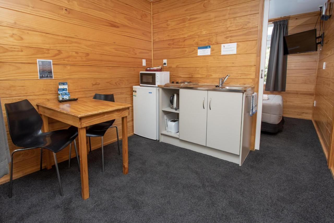 Wellington Top 10 Holiday Park Лоуър Хът Екстериор снимка