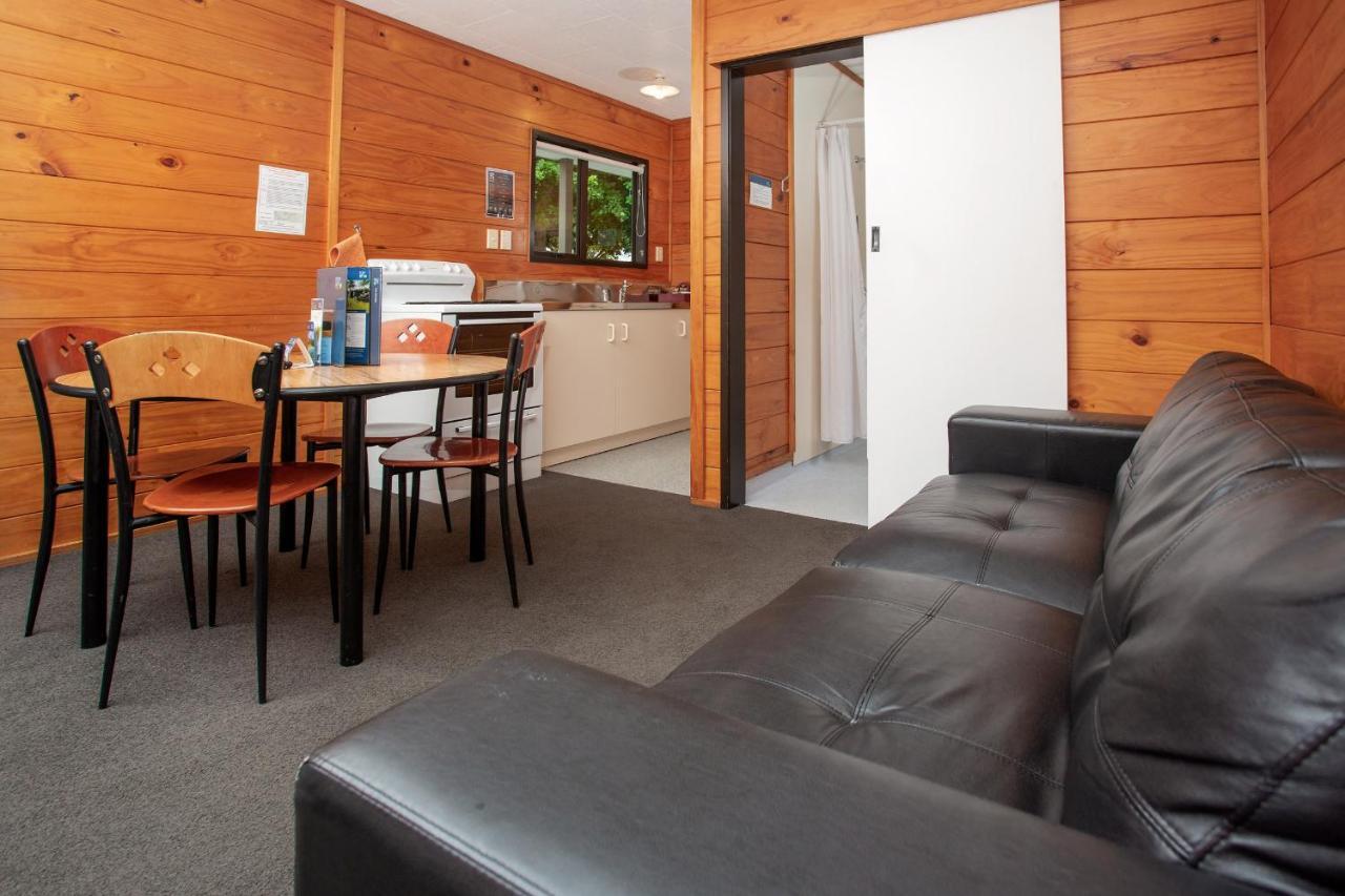 Wellington Top 10 Holiday Park Лоуър Хът Екстериор снимка